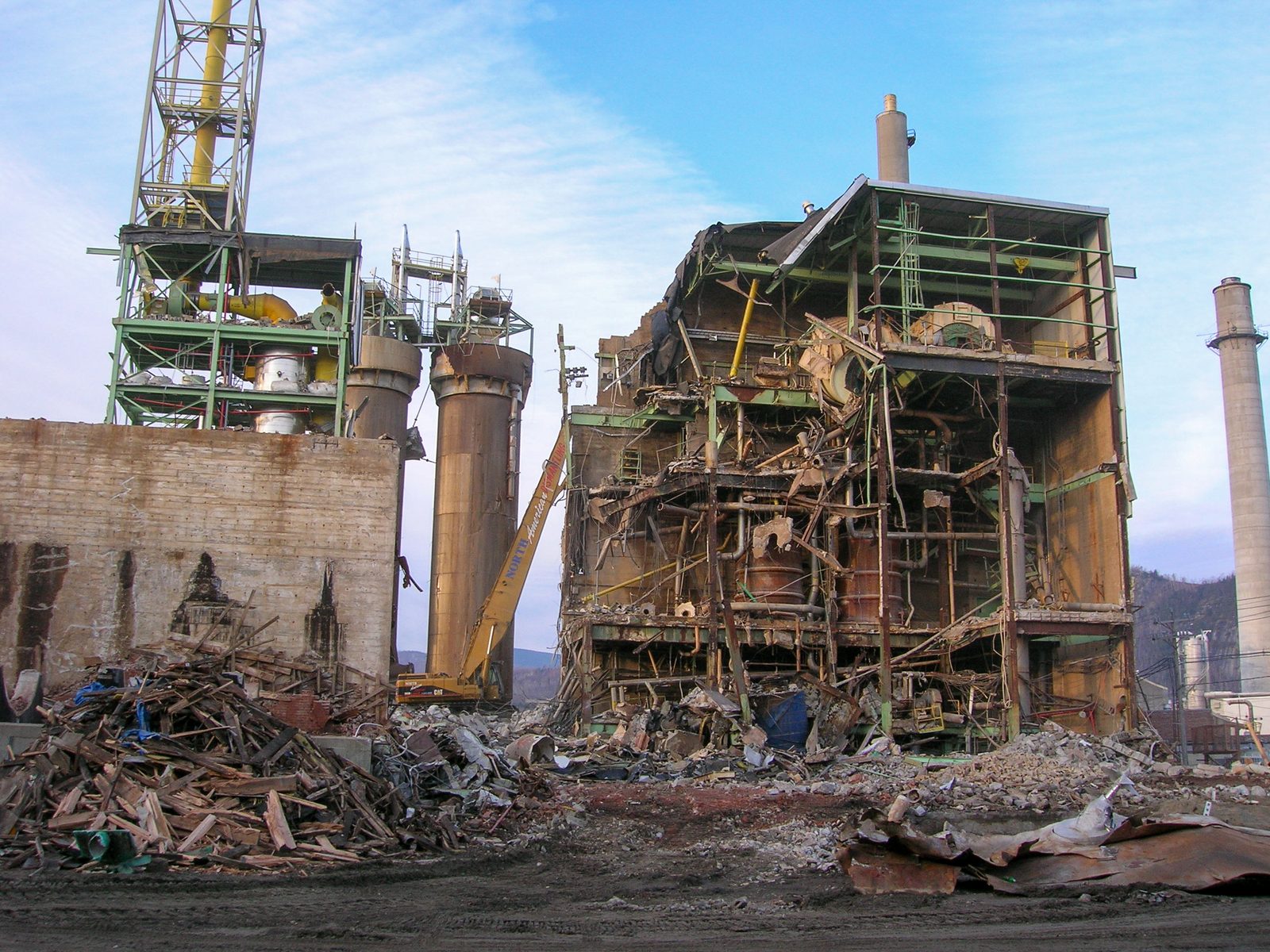 Demolition of mill structures at the former Fraser pulp mill